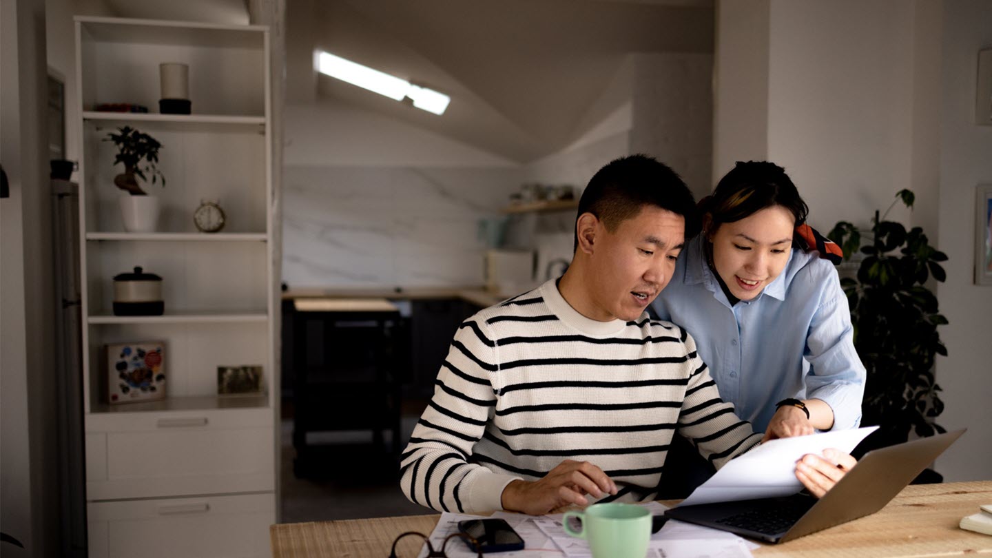 Differences Between Savings Accounts & Investing Chase